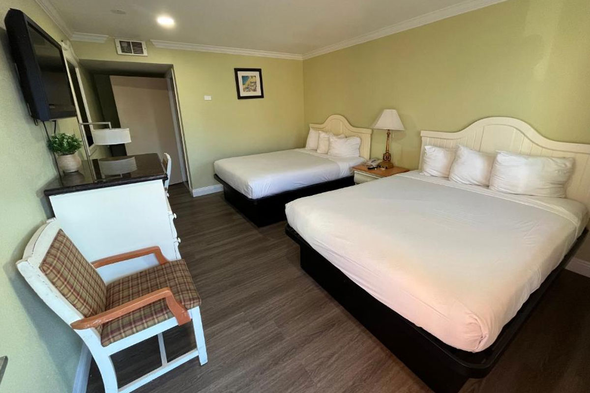 Contact Comfort Inn & Suites Oxford